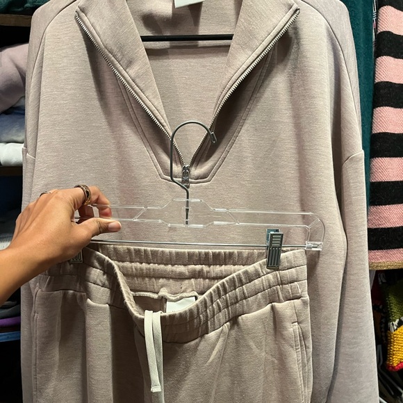 Varley Hawley Half Zip Sweatshirt in Taupe SZ Small Like New - Picture 4 of 7